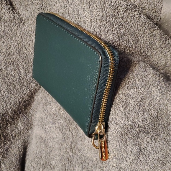 Michael Kors Wallet - Picture 2 of 8